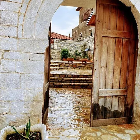 Сasa de vacaciones PORTA est 1910 - Qeparo Village Qeparo
