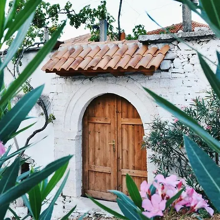 PORTA est 1910 - Qeparo Village Qeparo