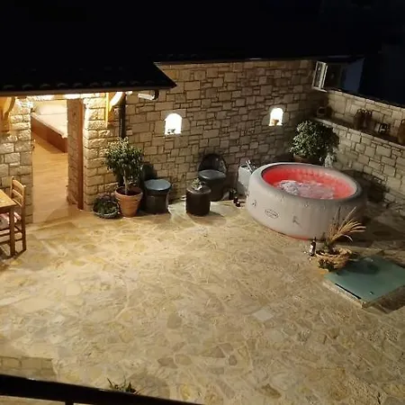 Сasa de vacaciones PORTA est 1910 - Qeparo Village *